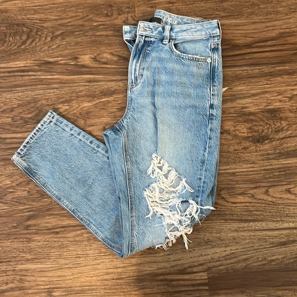 AE Mom jeans distressed